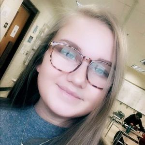 Meet your Posher, Macey